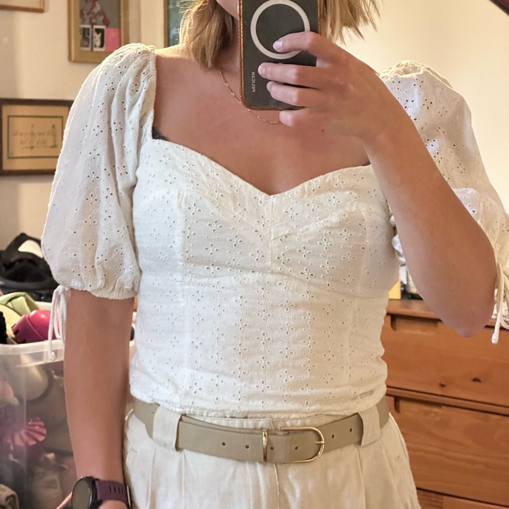 White sweetheart neck cropped top